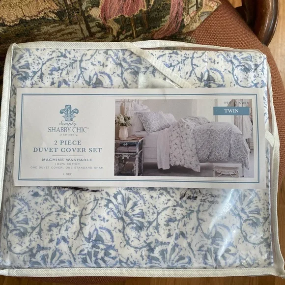 New in package Simply shabby Chic by Rachel Ashwell 2 piece duvet set Twin size